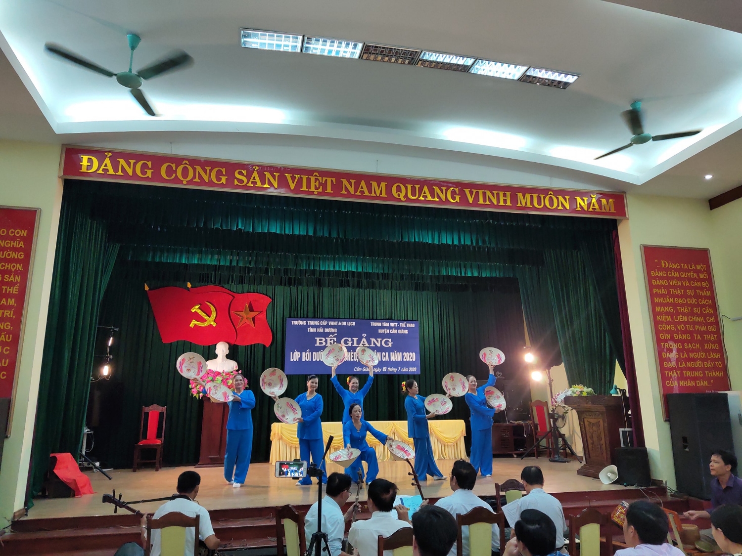 hát chèo cẩm giàng 2020 4