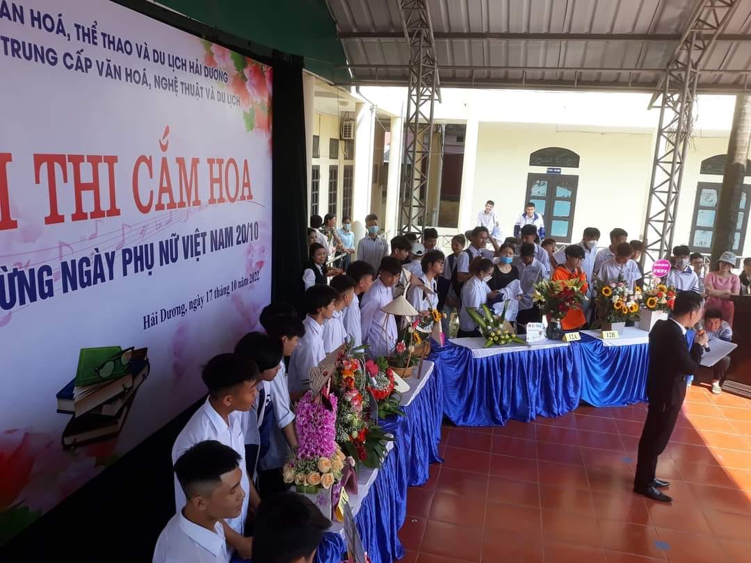 Hội thi cắm hoa chào mừng ngày Phụ nữ Việt Nam 20/10